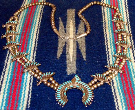 Zuni circa 1935 attrib. ANNIE QUAM Squash Needlepoint Leaf Sterling