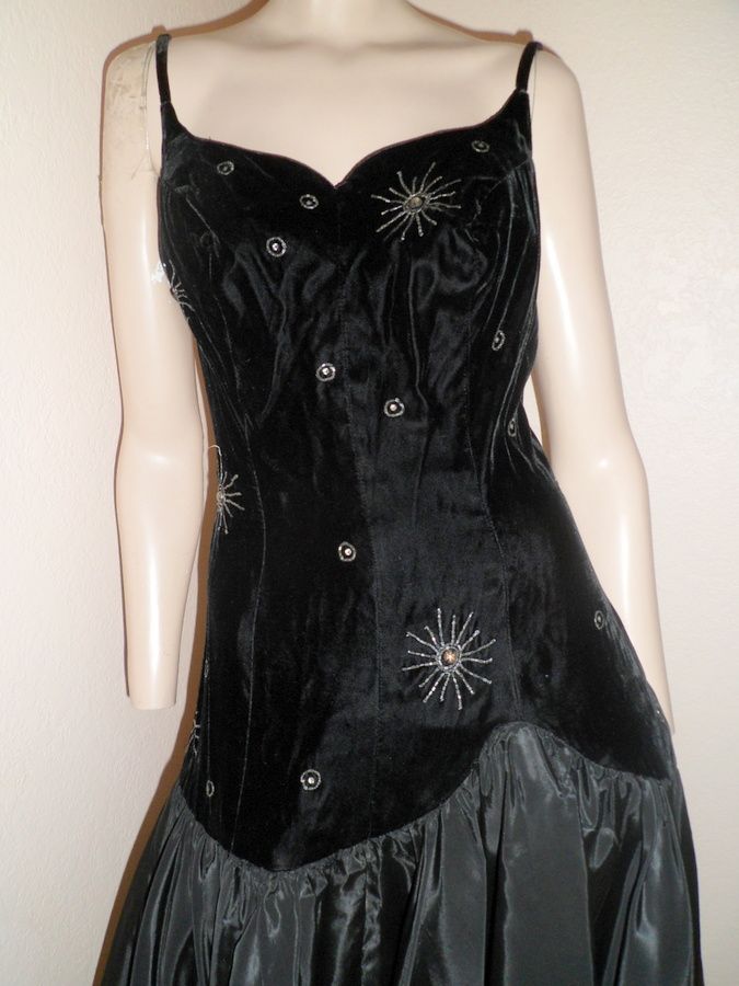 Bust 35, Waist 30, Hips 40, Length measured from under arm to