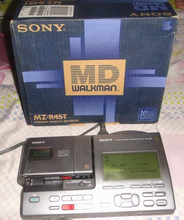 Sony MD Walkman Portable MiniDisc Recorder MZ R4ST Box