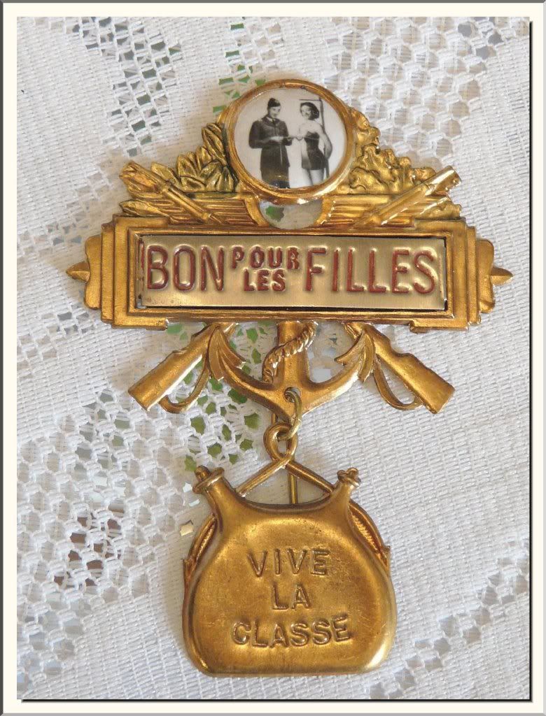 WWII FRENCH ARMY MILITARY SERVICE PIN FOR SOLDIERS  VISIT MY STORE