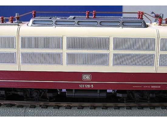 Famous BR 103 Streamline High Speed E Lok Fleischmann 4376 HO DC 2