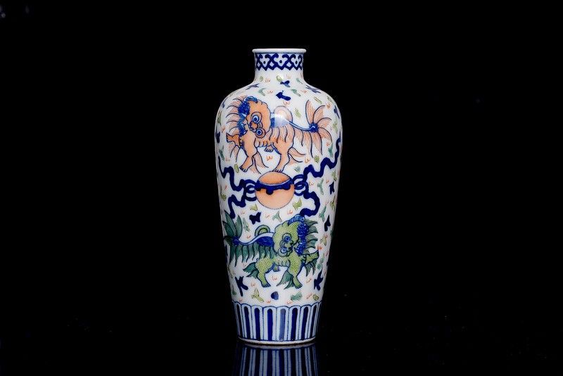 Antique Chinese Porcelain 18th C Dou Cai Vase Polychrome Lion Signed