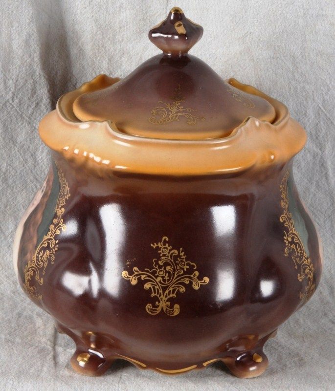 L356 RECENT VTG JUNGFRAU PORZELLAN PORTRAIT LIDDED HUMIDOR, LADIES LG