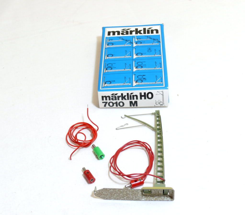 Märklin 7010 M , H0 1 Stück Oberleitung Anschlussmast / Oberleitung