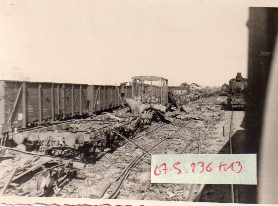 Zerst. Bahnhof T. auf dem Weg RSCHEW   OLENIN Russlandfeldzug 1942