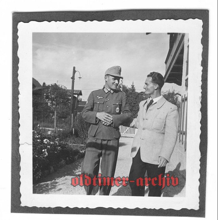 Foto Soldat Gebirgsjaeger der wehrmacht in Uniform Feldmuetze und