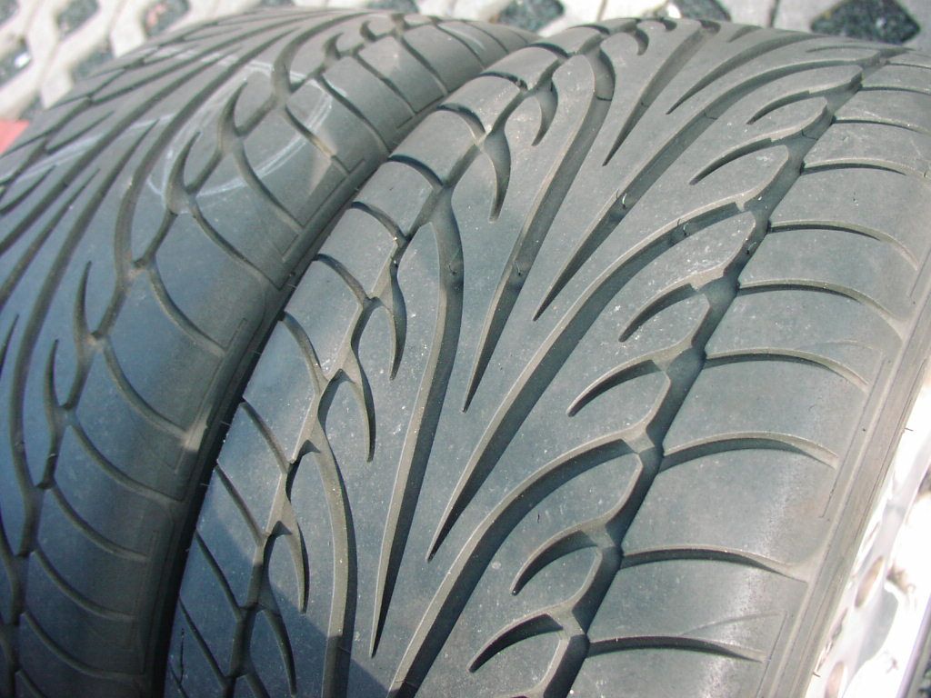 ATS f.Omega B 8x17 235/45 Dunlop 6mm Z75