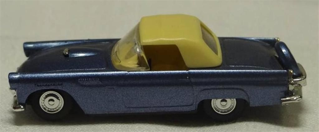 Plastik Modellauto,Praline, Ford T Bird 56 (D12 144)