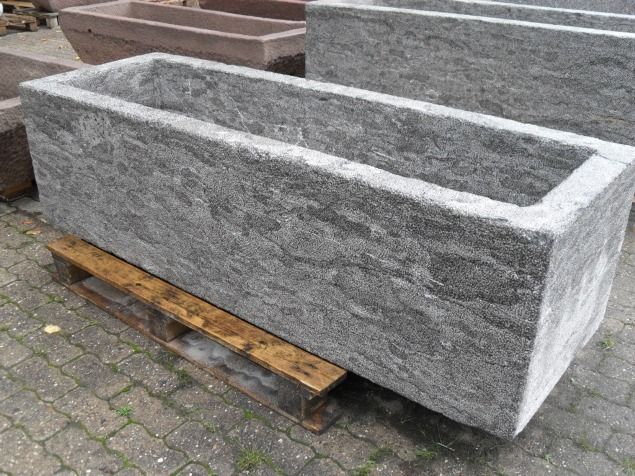 MASSIVER TROG aus Kalkstein 180 cm Brunnen Steintrog