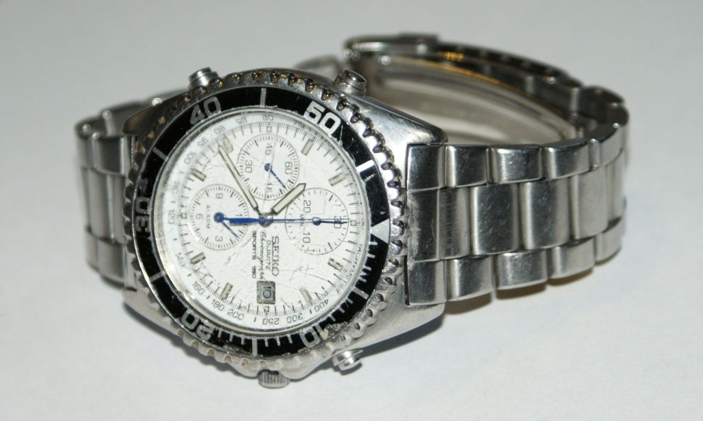 SEIKO QUARTZ CHRONOGRAPH SPORTS 150 mit 3 Totalisatoren, drehbarer