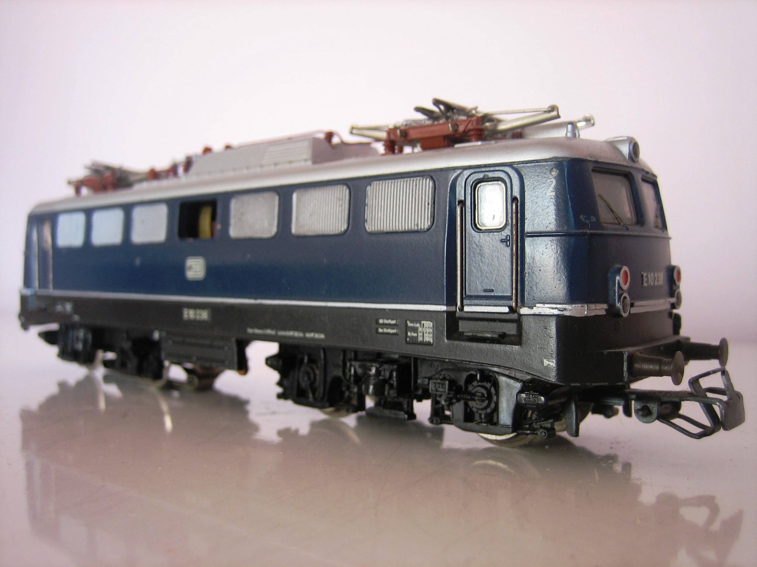 Märklin H0 3039 E Lok BR 110 Neuzustand E10 238