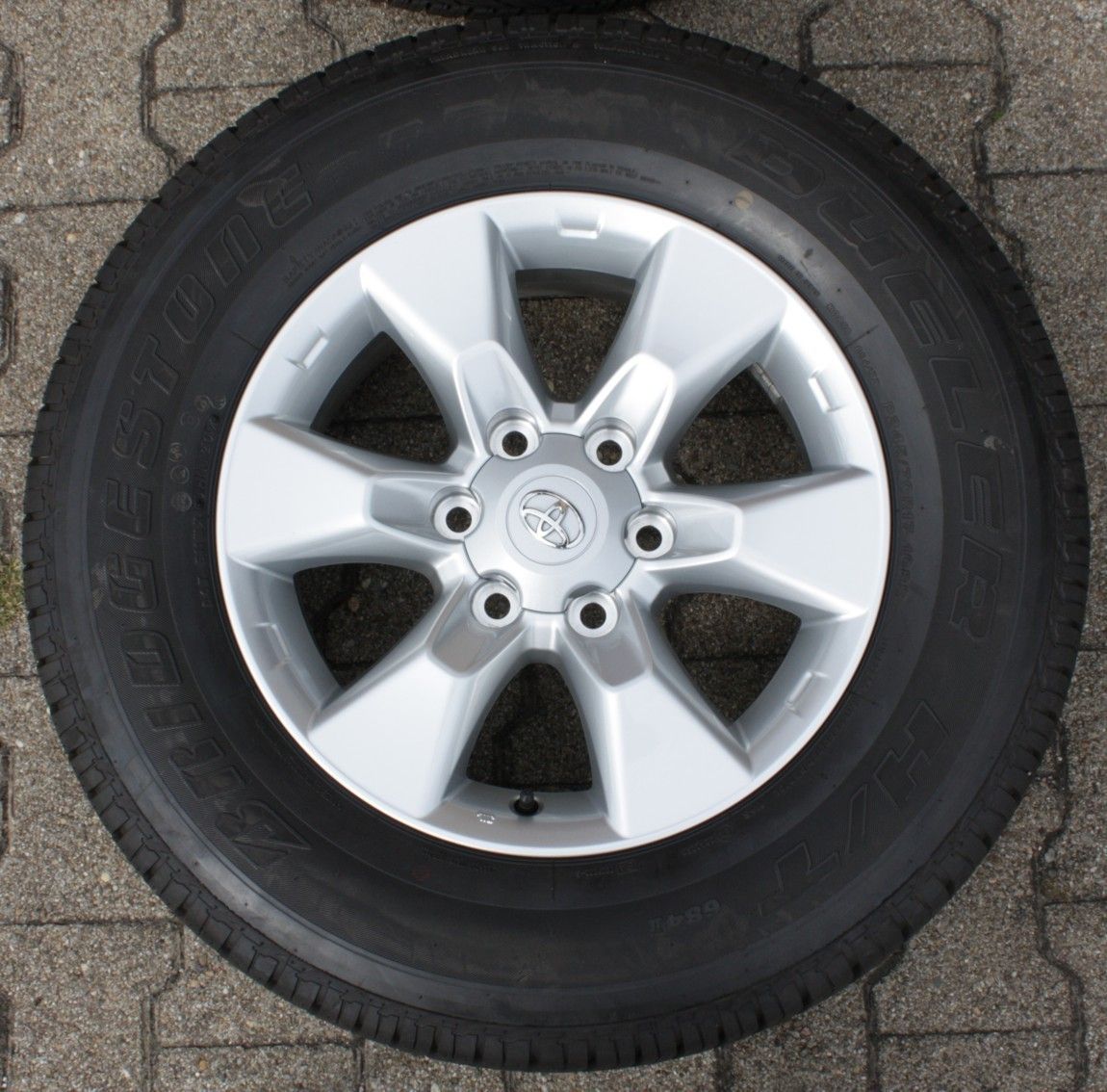 Alufelgen 6.5Jx17 ET15 + Bridgestone 245/70R17 Landcruiser J15