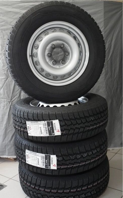 II VW Crafter Kompletträder Winterreifen 235/65 R16 Kumho NEU