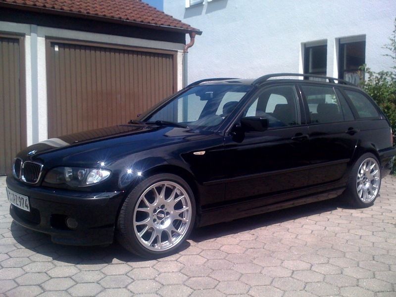 BMW E46 318i Touring mit Top Ausstattung in Schwarzmetallic