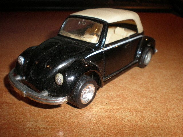 VW Volkswagen 1303 cabriolet MC toy mint 136