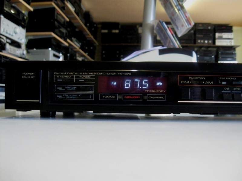 PIONEER FM/AM DIGITAL SYNTHESIZER TUNER TX 1070