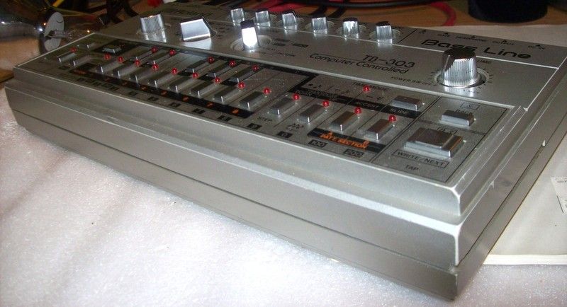 ROLAND TB 303 Bass Line Acid Synthesizer