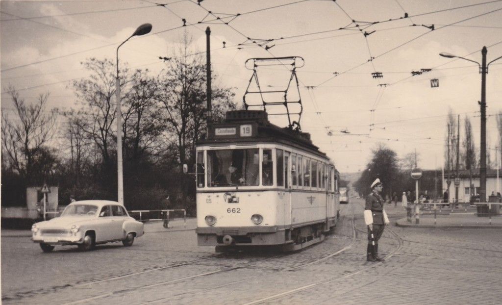 Foto Strassenbahn Dresden MAN 662 Linie 19 Richtung Cossebaude