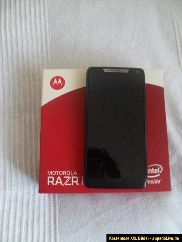 Motorola RAZR i 8 GB   Schwarz (Ohne Simlock) Smartphone + 8 GB micro