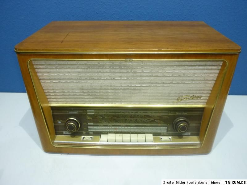 Das Radio wiegt ca. 17kg. Der Versand incl. Verpackungsmaterial kostet